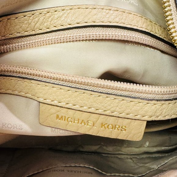 MICHAEL KORS Lydia Acorn Leather Large Shoulder Bag Cream - Picture 9 of 9